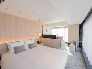 Postel nebo postele na pokoji v ubytování HOTEL THE LEBEN OSAKA