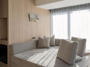TV a/nebo společenská místnost v ubytování HOTEL THE LEBEN OSAKA