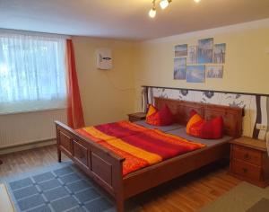 Postel nebo postele na pokoji v ubytování Ferienwohnung Kastanienblick mit Wlan