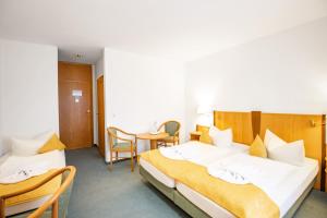Postel nebo postele na pokoji v ubytování Hotel garni Zwickau-Mosel