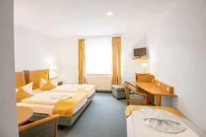 Postel nebo postele na pokoji v ubytování Hotel garni Zwickau-Mosel