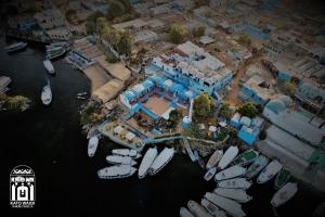 uma vista aérea de uma marina com barcos na água em Kato Waidi Nubian Resort em Aswan