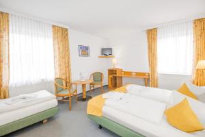 Postel nebo postele na pokoji v ubytování Hotel garni Zwickau-Mosel