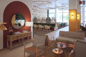 B&B HOTEL Geneva Airport的休息区
