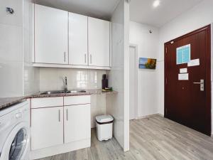 Kuchyň nebo kuchyňský kout v ubytování Stay U-nique Apartments GranDeGracia