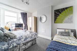 a bedroom with two beds and a window at Birkdale Southport Boutique Apartment sleeps 5 in Southport