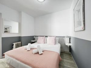Postel nebo postele na pokoji v ubytování Stay U-nique Apartments GranDeGracia