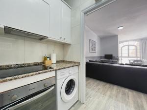 Kuchyň nebo kuchyňský kout v ubytování Stay U-nique Apartments GranDeGracia