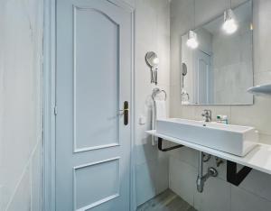 Koupelna v ubytování Stay U-nique Apartments GranDeGracia + 37 fotografií