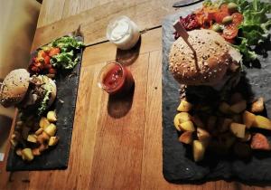 Φαγητό σε αυτό το σαλέ ή κάπου εκεί κοντά