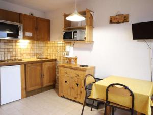 Kjøkken eller kjøkkenkrok på Appartement Auris, 1 pièce, 3 personnes - FR-1-297-74