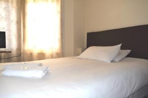 Postel nebo postele na pokoji v ubytování Charlie Hotel