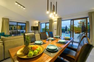 a dining room with a table with fruit on it at Villa Vetosa by IstriaLux in Žminj