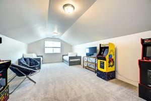 Η αίθουσα παιχνιδιών του 12 Mi to Dtwn Flagstaff Spacious Bellemont Home!