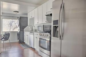 Küche/Küchenzeile in der Unterkunft Denver Vacation Rental Near Regis University!