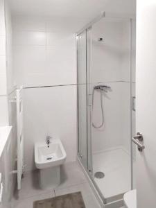 Zdjęcie z galerii obiektu 0143 Apartamento nuevo y céntrico w mieście Vigo