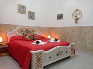 A bed or beds in a room at Mary Home - Casa Vacanza Taormina