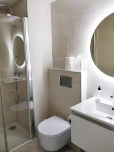 a bathroom with a toilet and a sink and a shower at Benalmadena new terraced house 3 bedroom 2,5 bathroom in Benalmádena