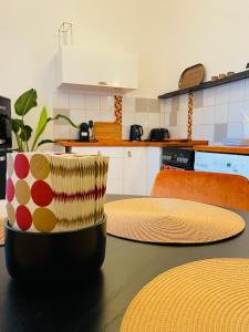 Kuchyňa alebo kuchynka v ubytovaní Charm Boutique Apartment