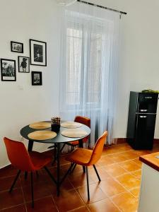 Kuchyňa alebo kuchynka v ubytovaní Charm Boutique Apartment