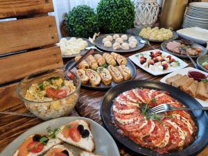 Jedlo v ubytovaní bed & breakfast alebo blízkom okolí