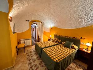 Postel nebo postele na pokoji v ubytování Cuevas La Granja