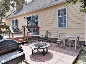 a patio with a grill and a table and chairs at Aldrich House Bed & Breakfast in Williamsburg
