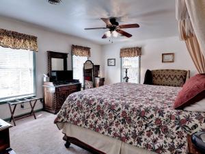 a bedroom with a bed and a ceiling fan at Aldrich House Bed & Breakfast in Williamsburg