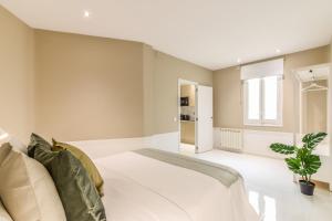 A bed or beds in a room at Apartamento Embajadores X