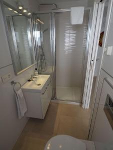 Koupelna v ubytování Nerja Paradise Rentals - Villa Topaz