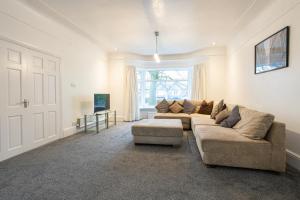 Pillo Rooms - Spacious 4 Bedroom Detached House close to Heaton Park 휴식 공간