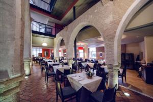 Restaurace v ubytování Hotel Monasterio Benedictino