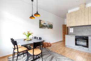 A kitchen or kitchenette at Cosy Apartments by Reside Baltic
