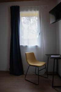 TV a/nebo společenská místnost v ubytování B&B La Casa Gialla