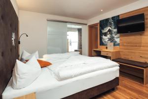 Posteľ alebo postele v izbe v ubytovaní Hotel Edelweiss Superior