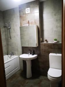 Kylpyhuone majoituspaikassa AlexHome