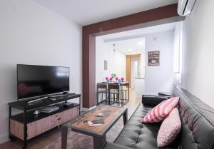 Televízia a/alebo spoločenská miestnosť v ubytovaní MalagaSuite City Center Capuchinos