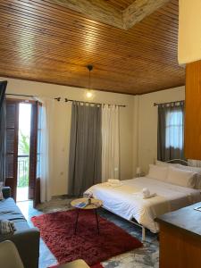 A bed or beds in a room at 1924 Studios 1 Még 35 kép