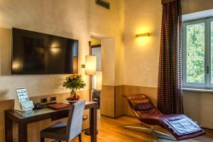 TV a/nebo společenská místnost v ubytování Kolbe Hotel Rome