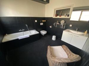 Koupelna v ubytování Luxury Spa Hotel - Francofolies