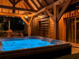 a hot tub in the backyard of a house at Cabane Château hôtel luxe avec spa privatif Aulteribe - Le Peydébé in Vieille-Brioude