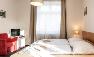 Llit o llits en una habitació de Hotel U Berounky