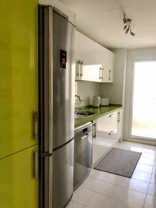 Kuchyň nebo kuchyňský kout v ubytování Monte Duquesa large 2 bed ground floor, close to Port and Beach with communal pool + 37 fotografií