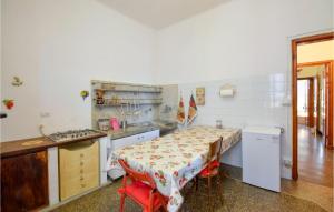 Η κουζίνα ή μικρή κουζίνα στο Gorgeous Apartment In Rapallo With Wifi
