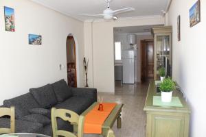 a living room with a couch and a table at Apartamento Mariposa in Torrevieja