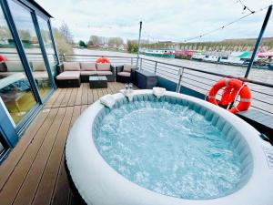 Balkón alebo terasa v ubytovaní Loft sur l'eau en centre-ville de Compiègne