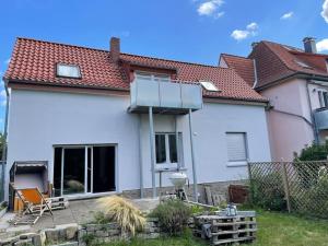 a white house with a red roof at Häuschen zentral gelegen in Detmold