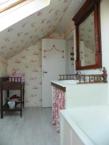 Ванная комната в Le Prieuré Boutefol
