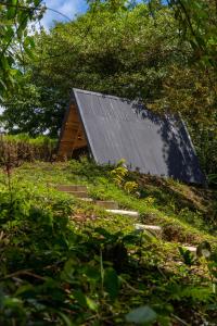 a barn with a metal roof on top of a hill at Pozas y Cascadas La Presa in Río Cuarto