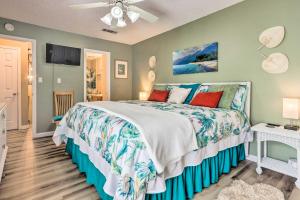 a bedroom with a bed and a ceiling fan at Gulf Breeze Vacation Rental 5 Mi to Beach! in Gulf Breeze